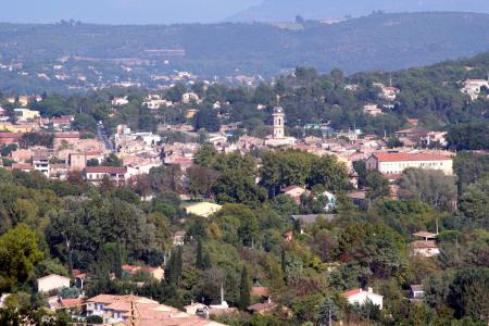 Vue du le Village depuis le chemin de Chateauneuf